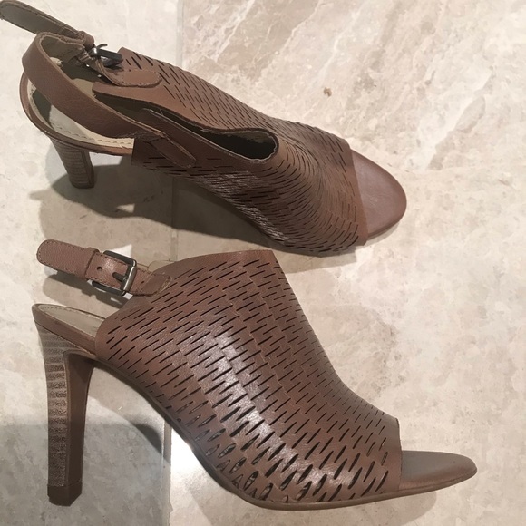 Franco Sarto Tan Heels in Size 6 - Picture 7 of 13